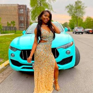 Hello , My Name Is KeOir And I’m Selling My Prom Dress I Wore May 2023!🥹🩵